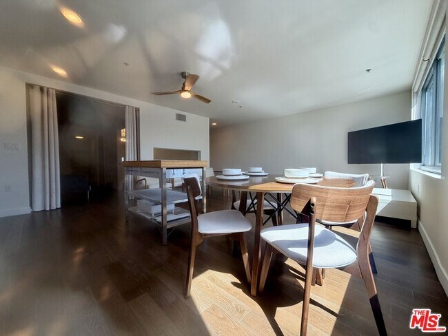 Building Photo - 901 Flower St