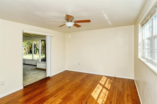 Building Photo - 3137 Lockwood Terrace