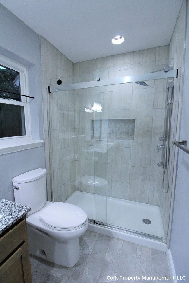 Building Photo - 609 Belle Air Ave