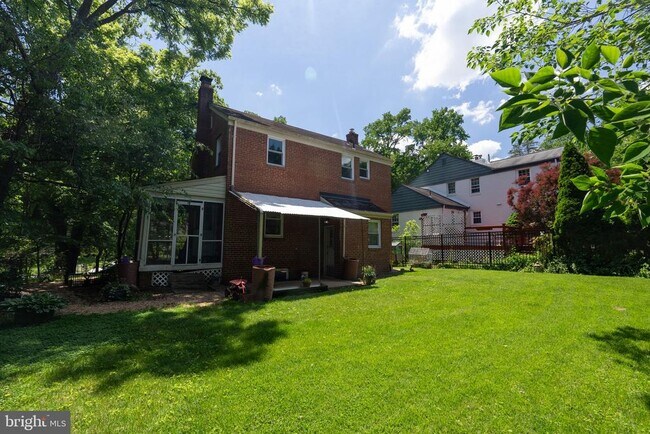 Building Photo - 921 Langley Dr