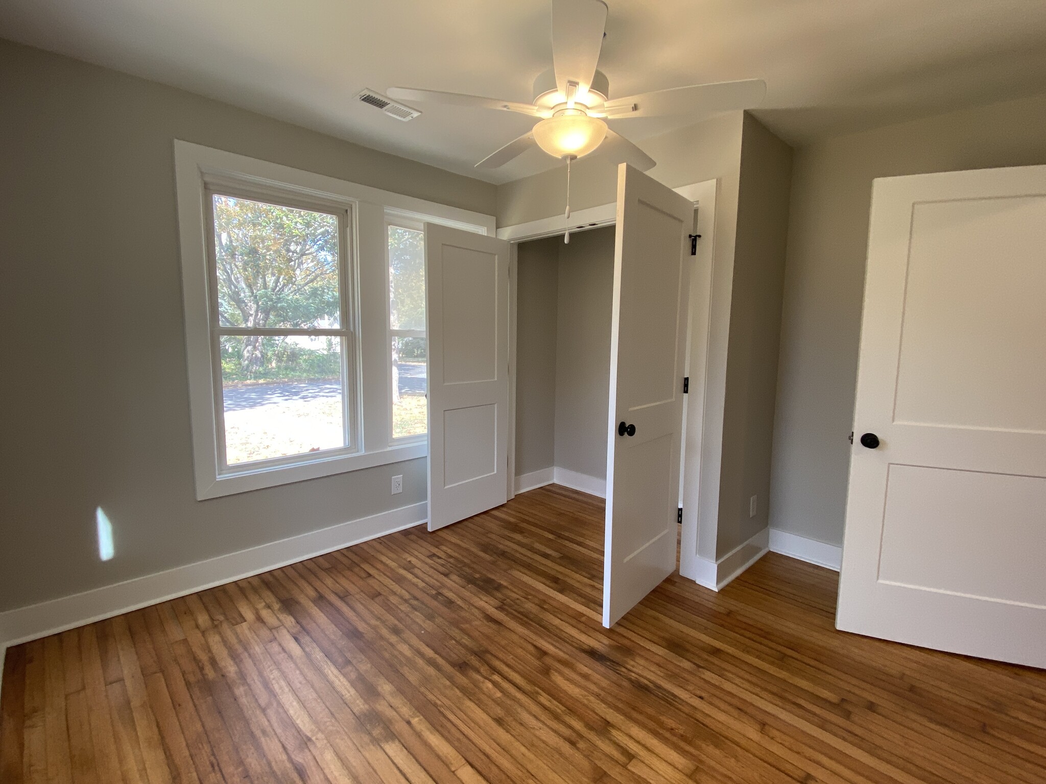 Front bedroom, huge closet, refinished original hardwoods, ceiling fan, USB, USBC - 1524 Ward Ave NE