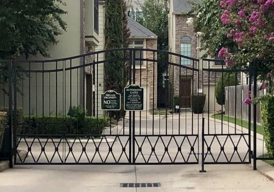 Gated entry - 1335 Studer St