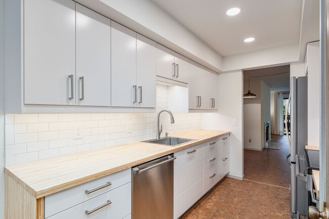 Building Photo - Pool’s Open! -Huge, refreshed 2 BR-2 Bath ...