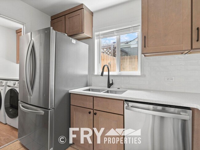 Building Photo - Updated Home near Downtown Denver