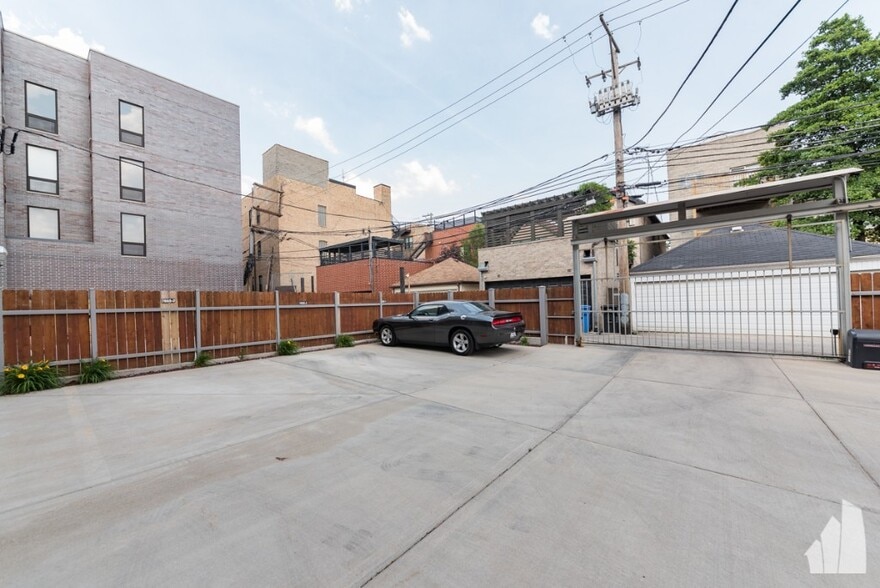Building Photo - 1655 N Western Ave