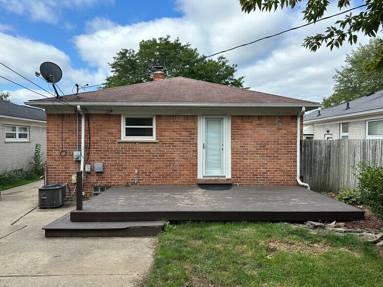 Building Photo - 20524 Fox