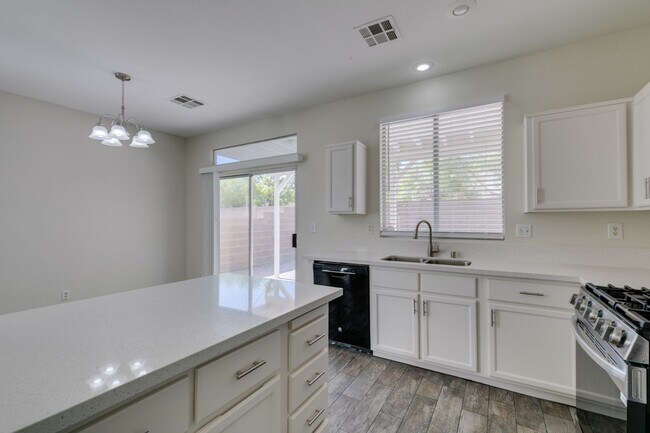 Building Photo - Beautifully updated 3-bedroom home offerin...