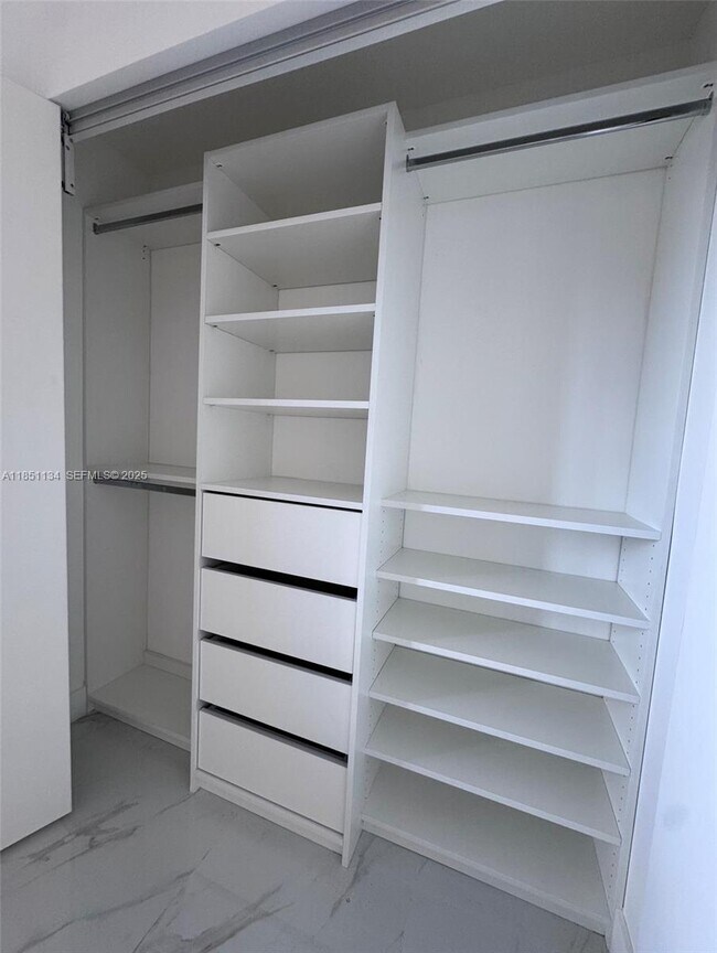 Building Photo - 700 NE 24th St