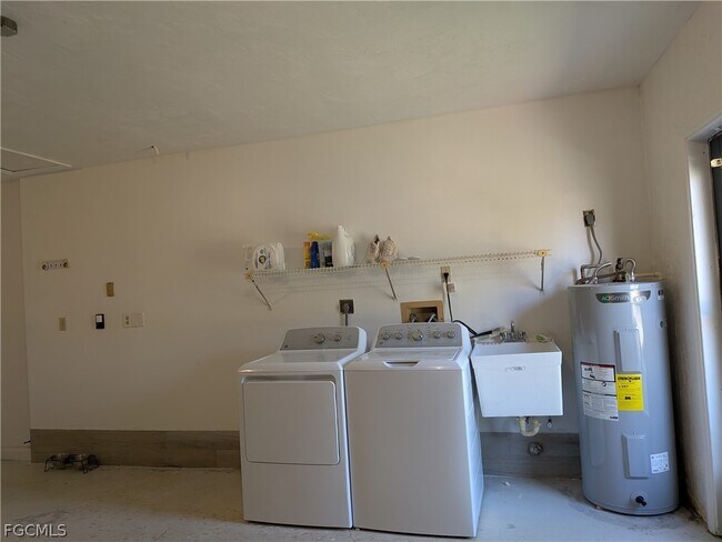 Building Photo - 88 Erie Dr