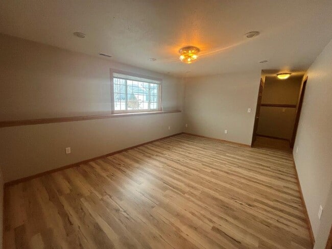 Building Photo - 4 BEDROOM | 2 BATH | DOUBLE CAR GARAGE | RAPID VALLEY