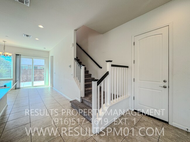 Building Photo - Beautifully upgraded Four bedroom w Loft