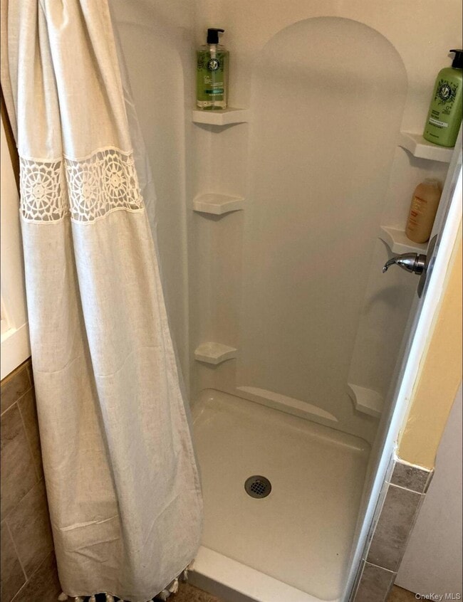 Building Photo - 21 Derussey Ln