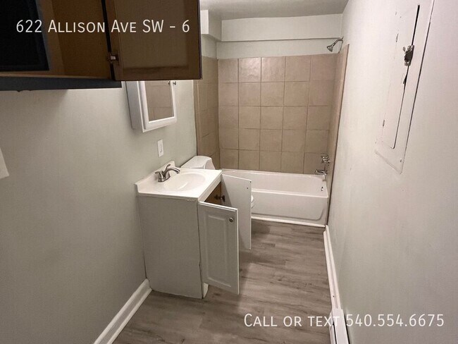 Building Photo - 622 Allison Ave SW