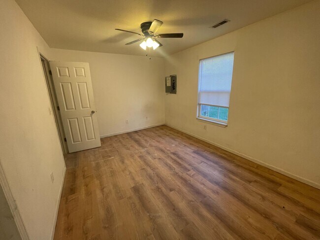 Building Photo - 1330 N Frideriki Dr