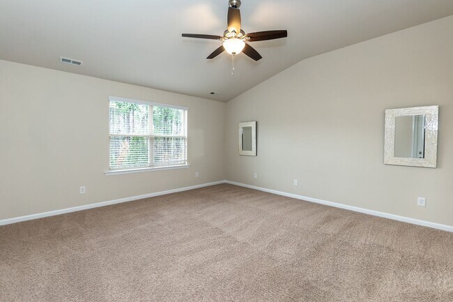 Building Photo - Gorgeous LARGE Family Home!