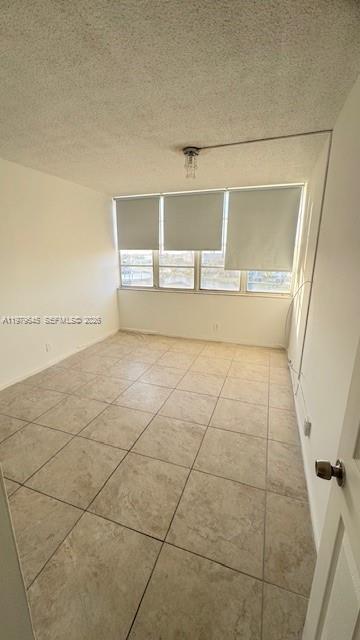 Building Photo - 2025 NE 164th St