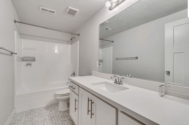 Building Photo - Spacious 6-Bedroom Home in the Heart of Vi...