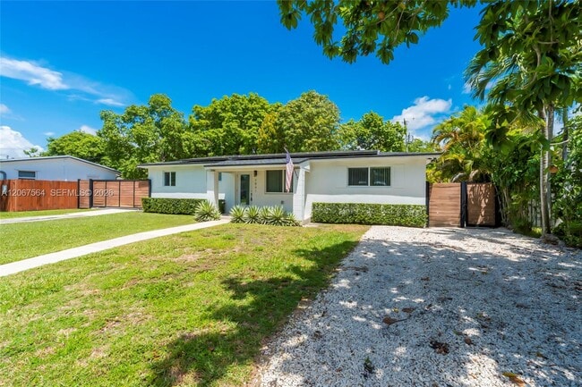 Building Photo - 9841 Dominican Dr