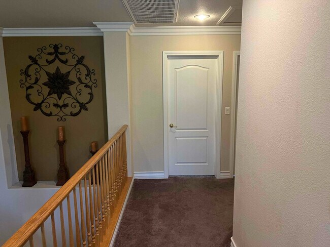 Building Photo - 205 Valare St