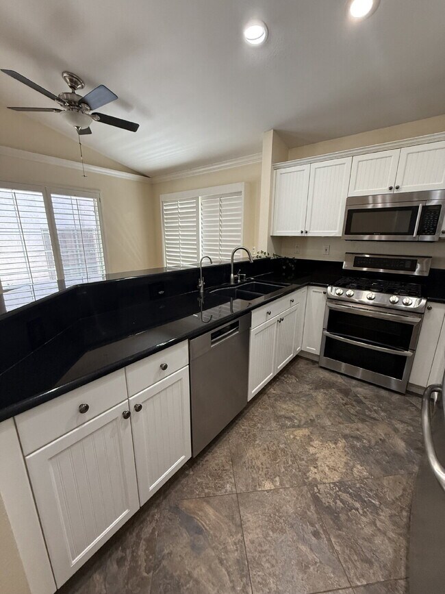 Building Photo - Beautiful 3-Bedroom 2 bathroom in the Heart of Pleasanton!