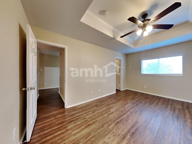 Building Photo - 10023 Woodland Pines