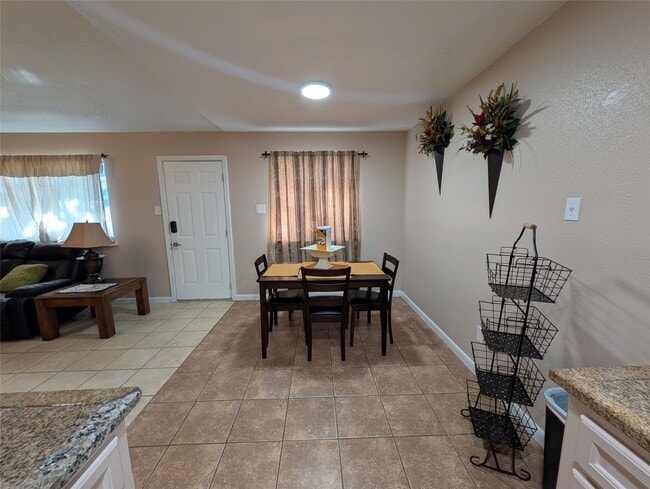 Building Photo - 3435 Creek Grove Dr