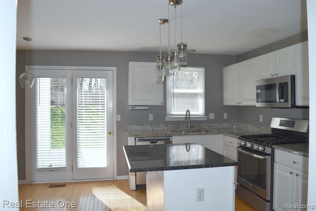 Building Photo - 1272 Poppy Hill Dr
