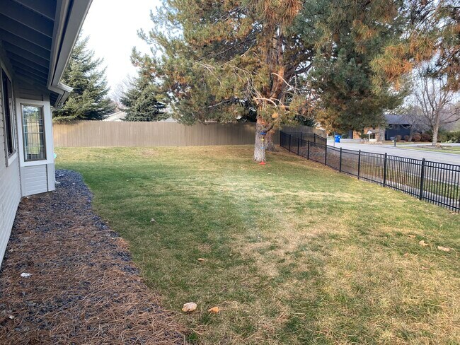 Building Photo - 990 Farrington Dr