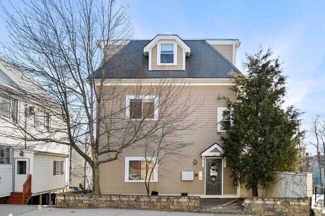 Building Photo - 210 Summer St