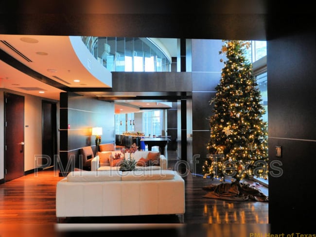 Building Photo - 360 Nueces St