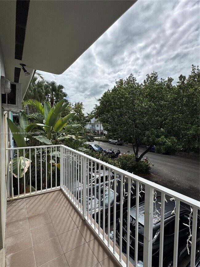 Building Photo - 921 Meridian Ave