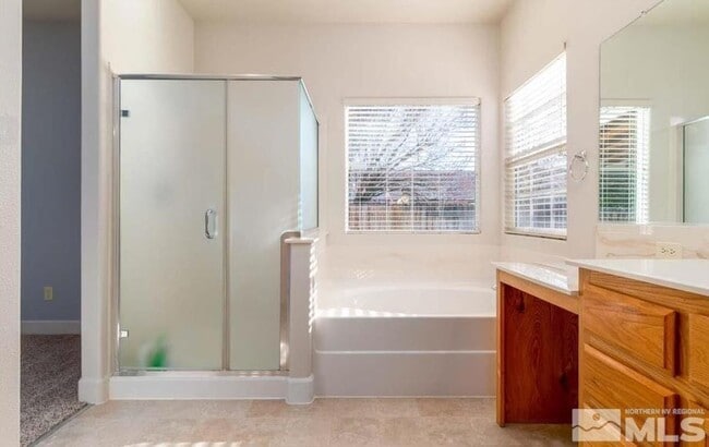 Building Photo - 971 Iris Ln