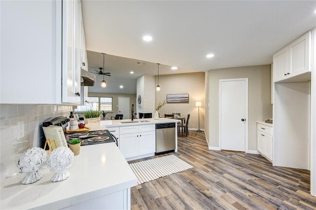 Building Photo - 15706 Amapola Dr