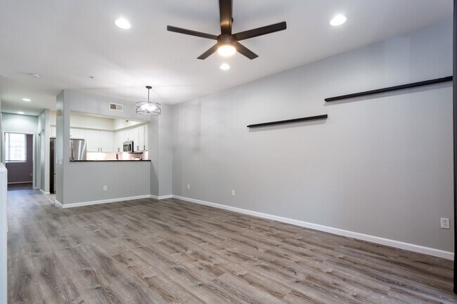 Building Photo - Beautiful Townhome in the heart of East Lake!