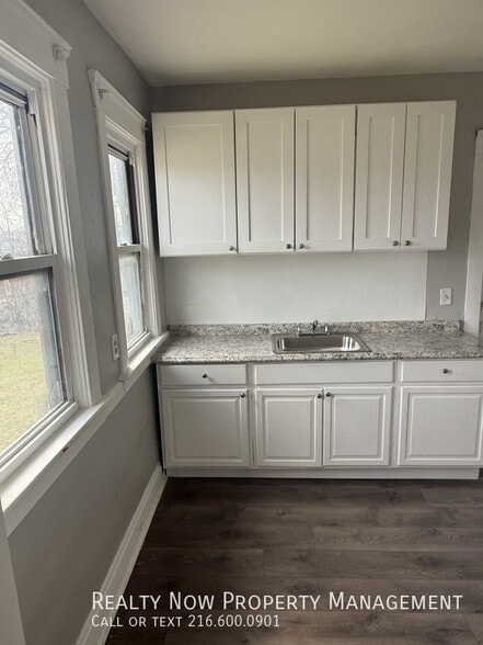 Building Photo - 2907 Denison Ave