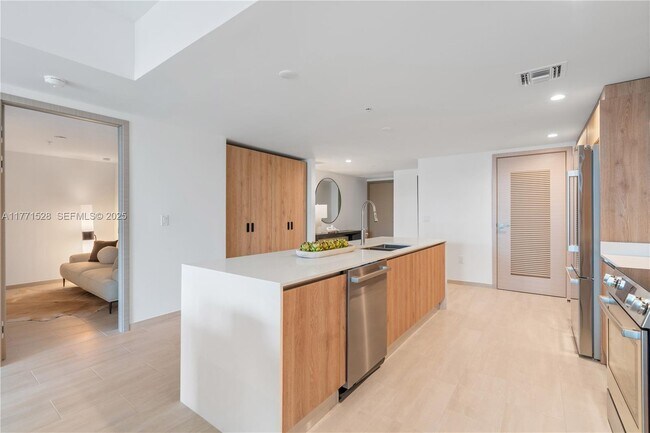 Building Photo - 10281 W Bay Harbor Dr