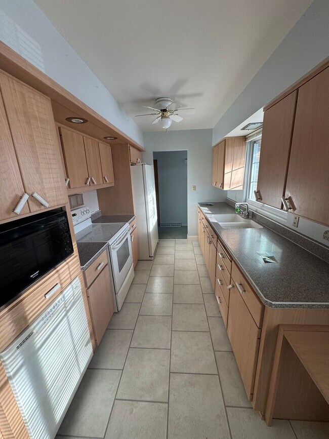 Building Photo - House across from Waverly Highschool!