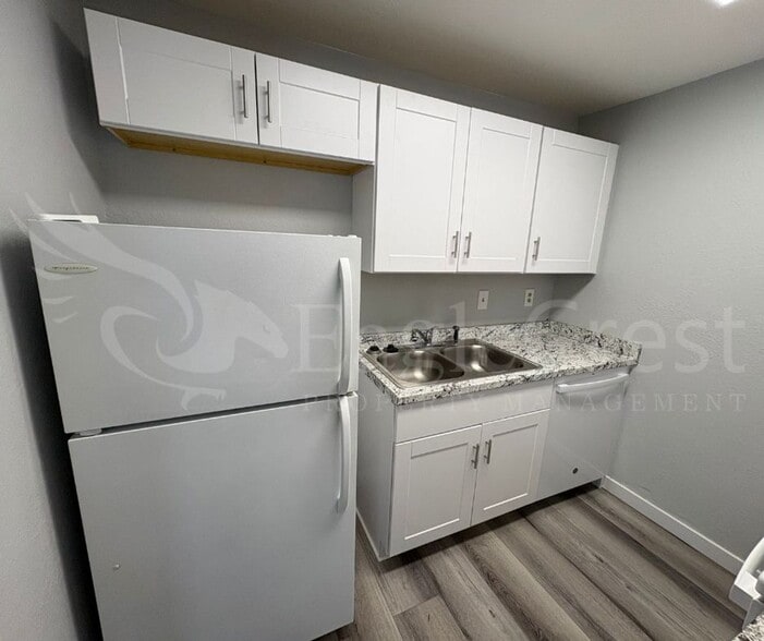 Building Photo - 320NEC