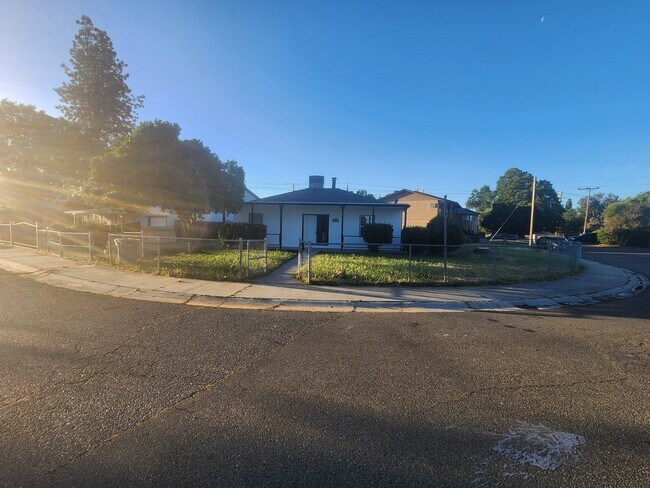 Building Photo - 504 Bryden Way