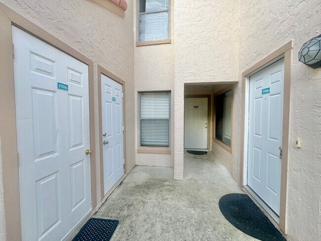 Building Photo - Winterset Condo
