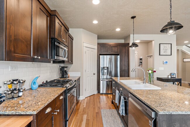 Building Photo - 2733 E Decameron Ln