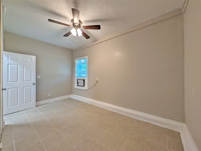 Building Photo - 1219 33rd St