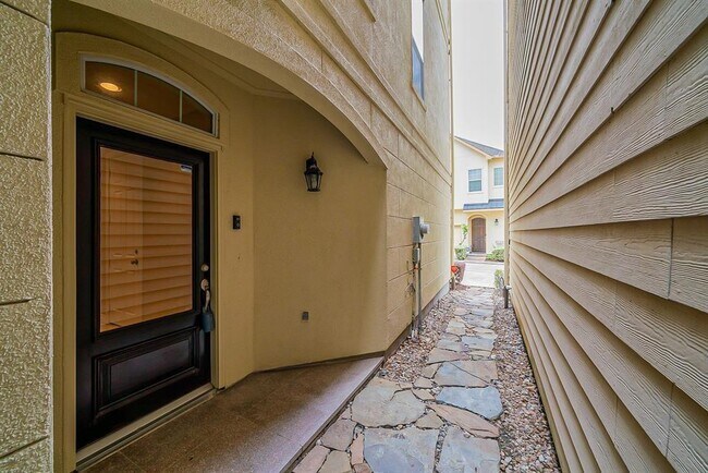 Building Photo - 9103 Harbor Hills Dr