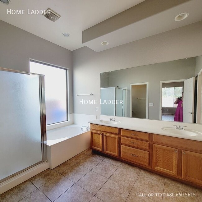 Building Photo - 6282 S Moccasin Trail