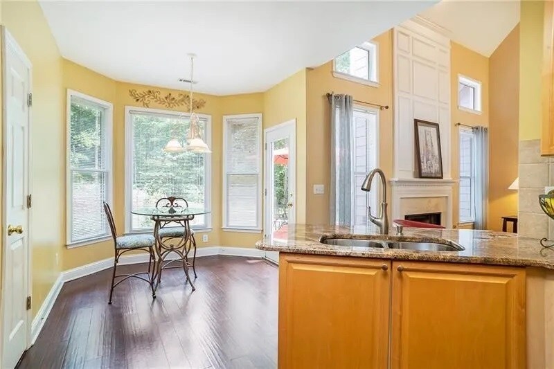 Building Photo - 3915 High Gables E