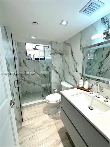 Building Photo - 5757 Collins Ave