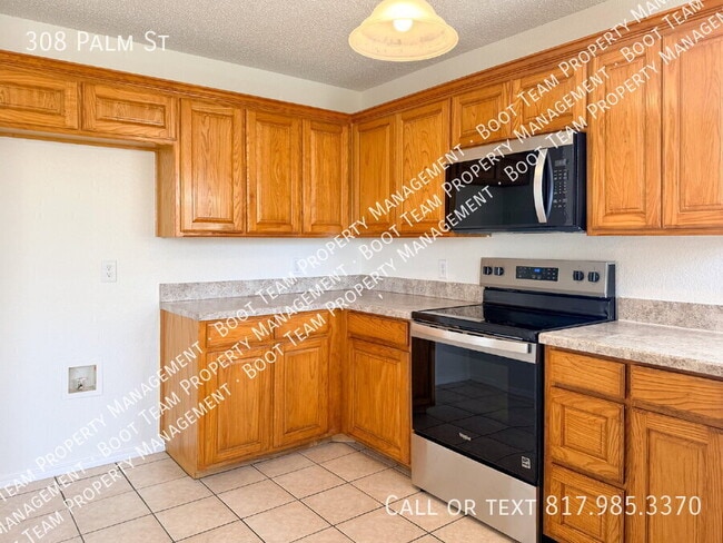 Building Photo - 308 Palm St