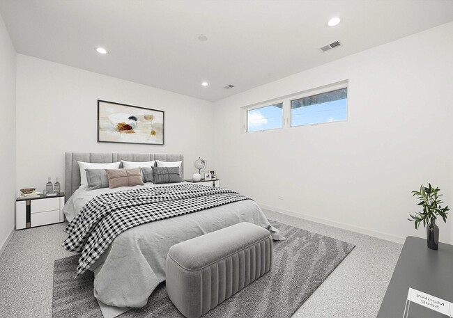 Building Photo - 5824 N Lincoln Ave