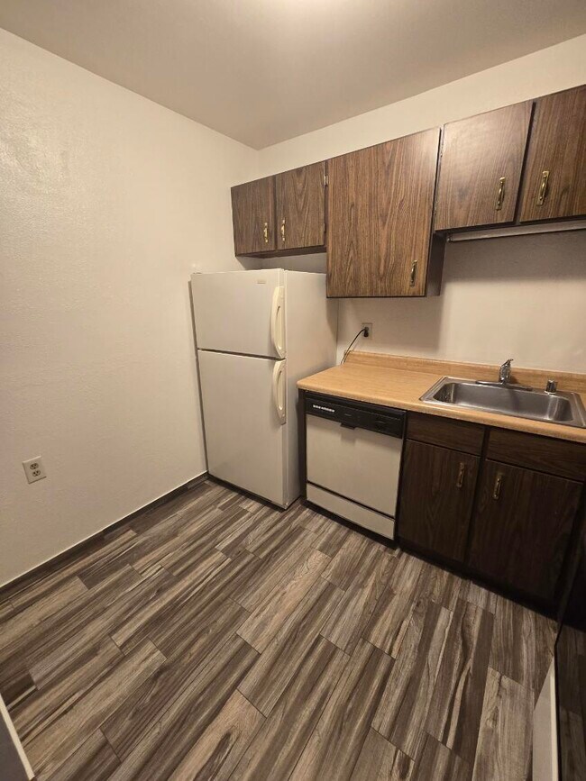 Building Photo - 9096 N Park Plaza Ct