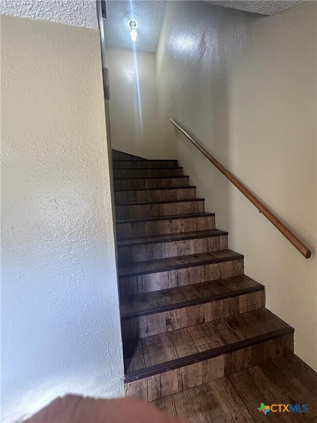 Building Photo - 207 Palmwood Dr